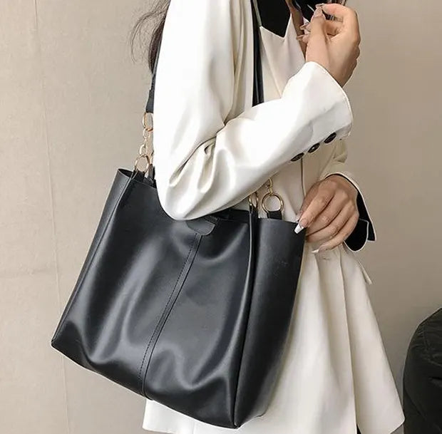 チェーンディテールトートバッグの着用画像
