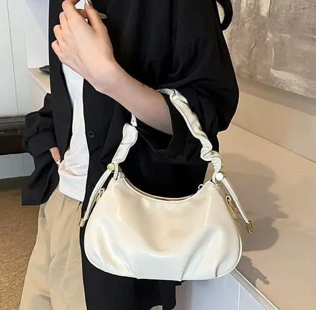 シックルーシュミニトートバッグの着用画像