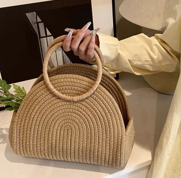 サークルリーフミニトートバッグの着用画像