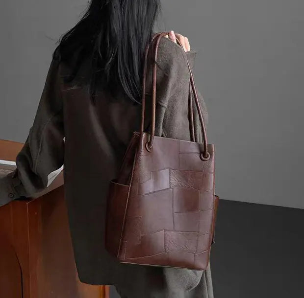 クラフトパッチトートバッグの着用画像