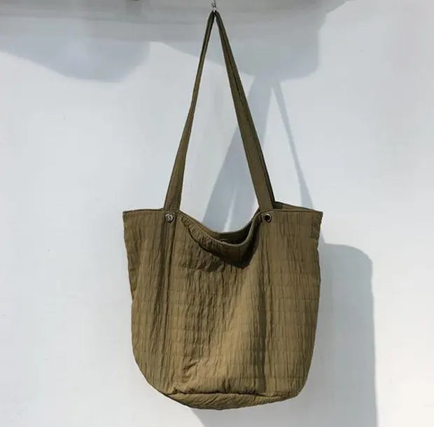 クリンクルハッシュポリエステルトートバッグのカーキ