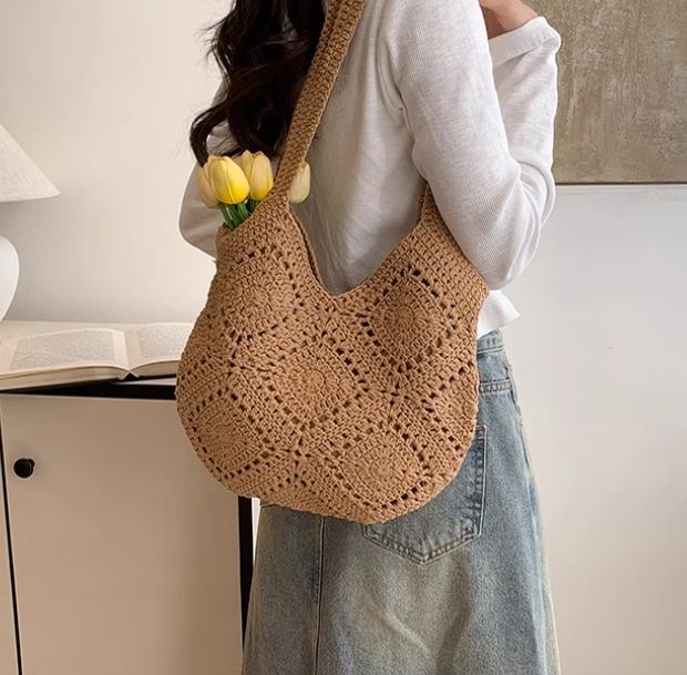 ハンドニットトートバッグの着用画像