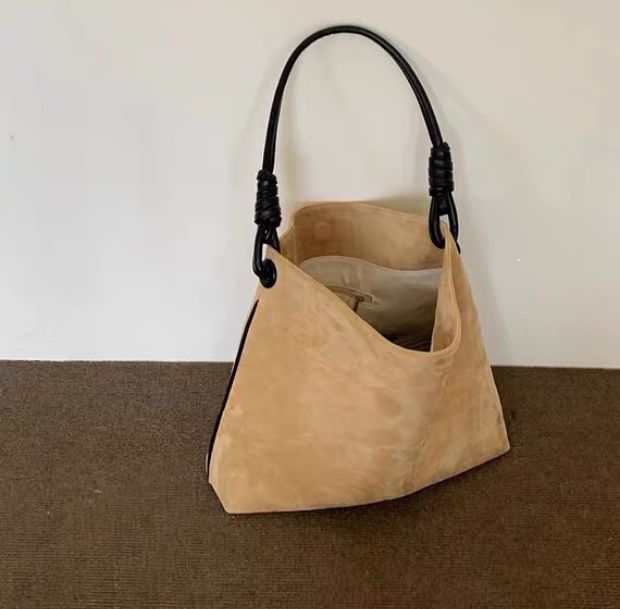 ノットハンドルベルベットトートバッグのカーキ