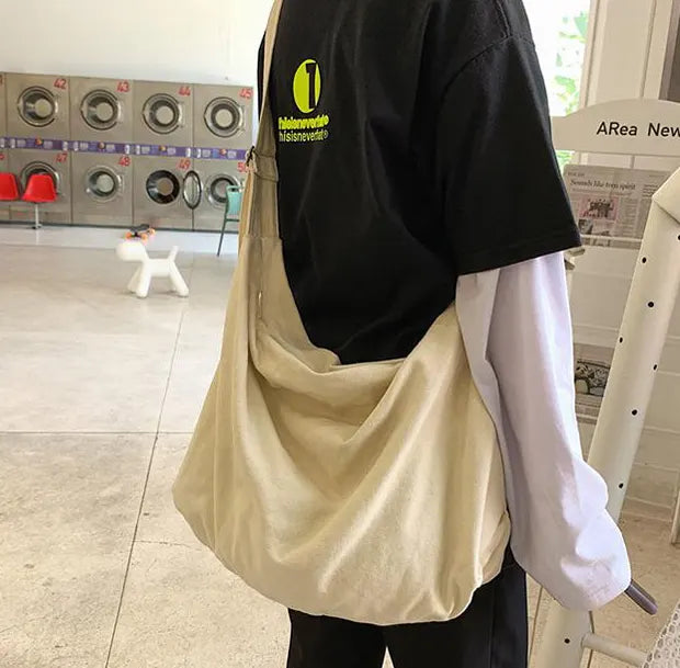 ルーズループキャンバストートバッグ ホワイトの着用画像