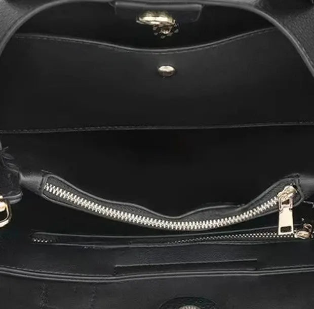 モードクラシカレザートートバッグの内部構造