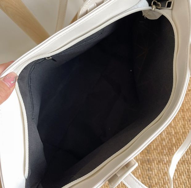 モールドライントートバッグの内部