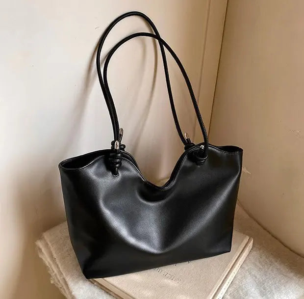 シームラインロングショルダートートバッグのブラック