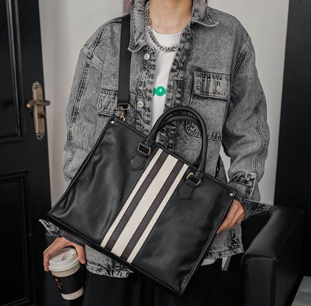 トリプルライントートバッグの着用画像